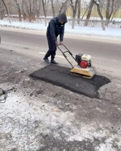 Ямочный ремонт. Фото: ГУ «Отдел КХ, пассажирского транспорта и автодорог Караганды»