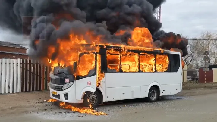 В Карагандинской области горел автобус