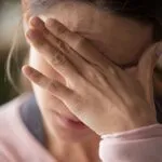 Болит голова и нет таблеток: как избавиться от проблемы за 5 минут