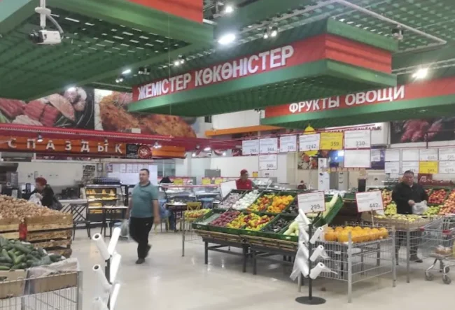 В Карагандинской области в 42 супермаркетах снизились цены на основные продукты питания