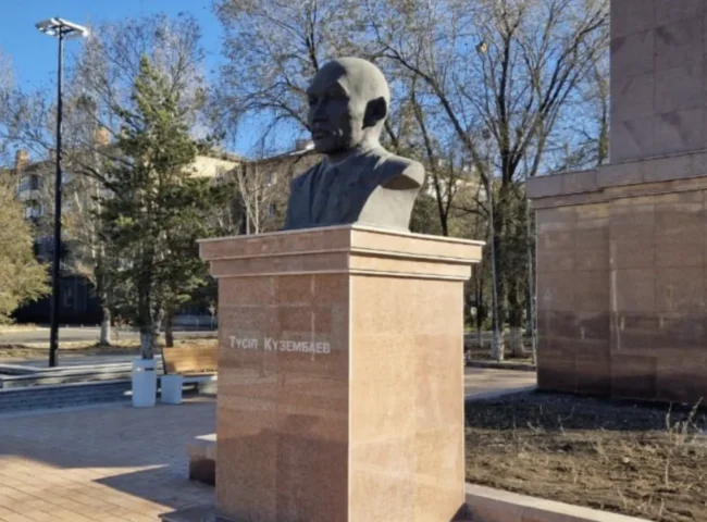 В Караганде облагородили аллею имени Тусупа Кузембаева