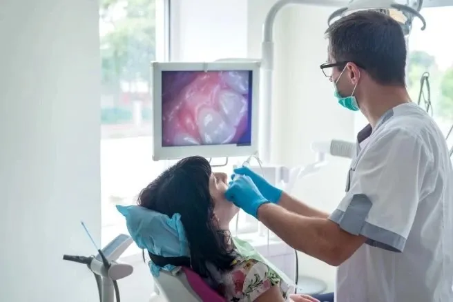 Как проходит жизнь после установки зубного протеза