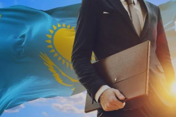 В Казахстане смягчают ограничения для приравненных к госслужащим: Сенат одобрил изменения