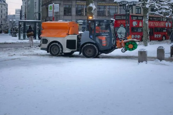 Уборка снега