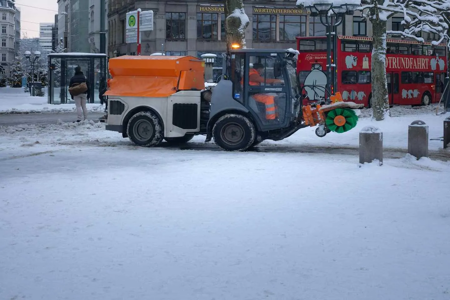 Уборка снега