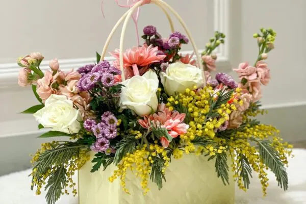 Корзины с цветами: практичный формат для подарка и оформления событий
