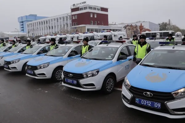 В Караганде опора освещения рухнула на женщину у магазина: подробности несчастного случая