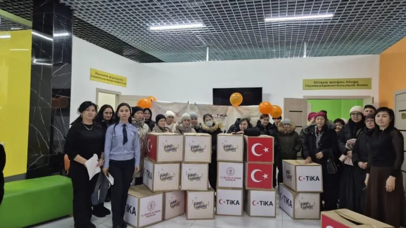 В Караганде 100 многодетным и социально уязвимым семьям вручили продуктовые наборы