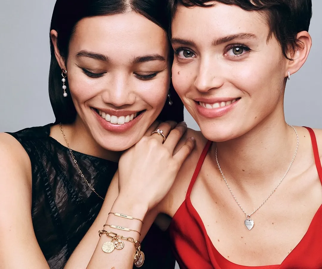 Что убивает ваши серебряные кулоны и сережки: гайд по уходу за украшениями