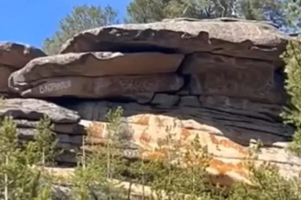 В Каркаралинске намерены отчистить горы от вандальных надписей