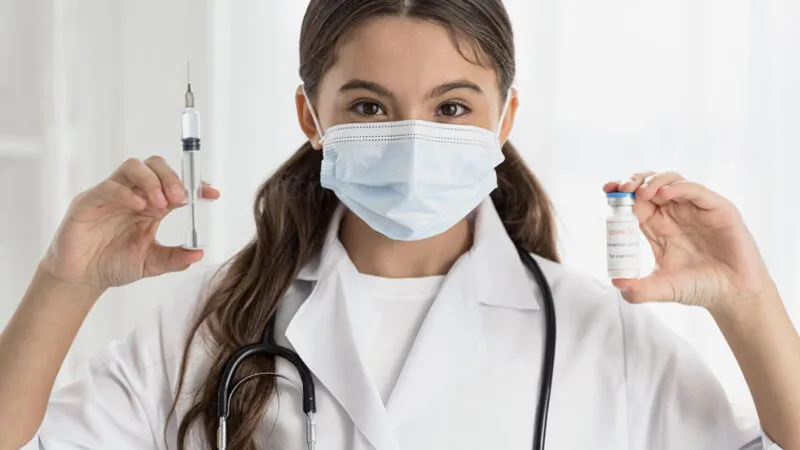 Разговор ценою в жизнь: в Караганде врачей учат объяснять необходимость прививок