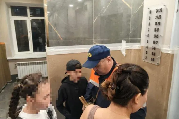 В Караганде в лифте застряли дети