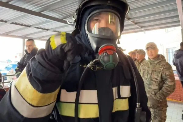 Бегом на 25-й этаж: в Караганде соревновались пожарные