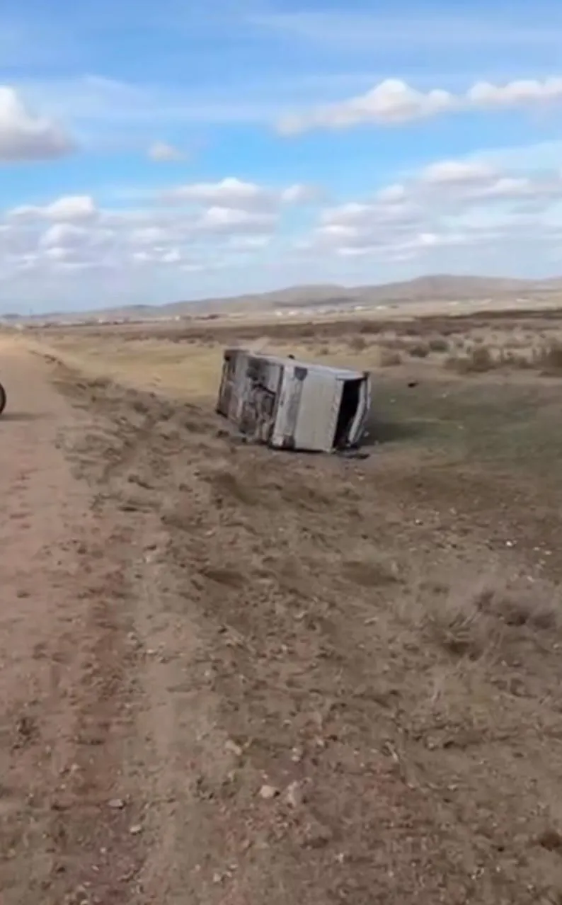 Недалеко от села Бесоба опрокинулся вахтовый автобус