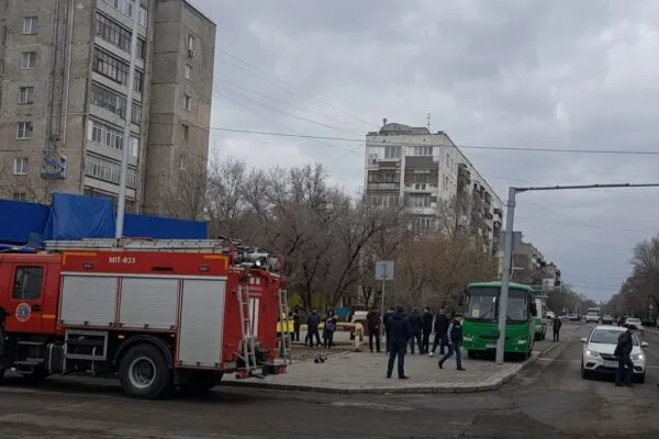 В Темиртау автобус врезался в опору светофора: пострадали пассажиры