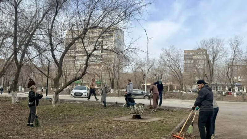 В Темиртау прошел масштабный субботник, объединивший жителей города