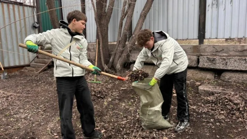 В Темиртау прошла акция по очистке родников с участием жителей города