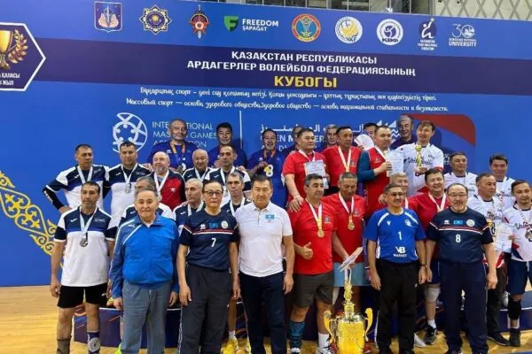 Кубок президента Федерации волейбола ветеранов разыграли в столице