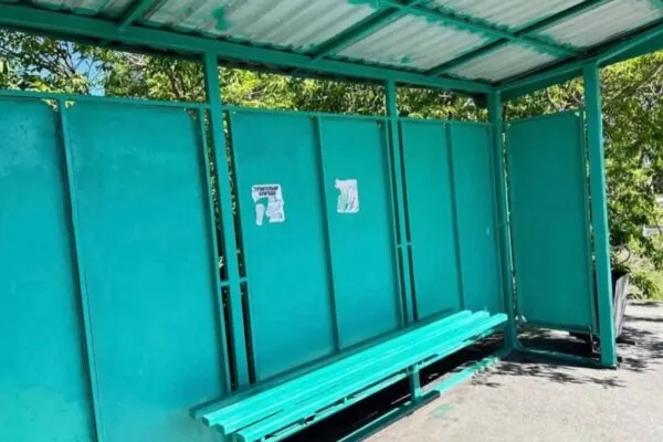 Спам в офлайне: Караганда борется с незаконной расклейкой объявлений