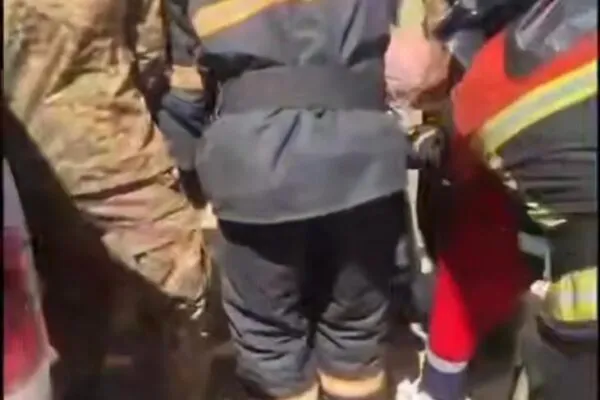 Из заточения: спасатели деблокировали пострадавшего после ДТП в Бухар-Жырауском районе