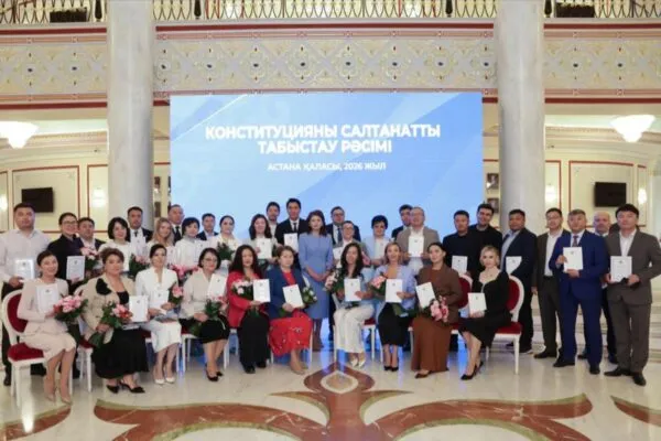 В Астане вручили специальное издание новой Конституции Казахстана