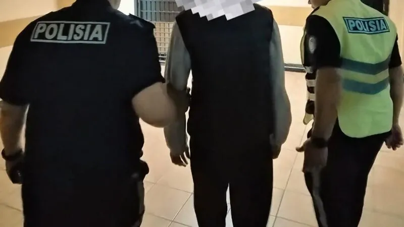 В Караганде мотоциклист устроил зрелищный заезд, который закончился задержанием и штрафстоянкой