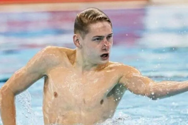 Спортсмен из Карагандинской области завоевал золото чемпионата Азии по артистическому плаванию