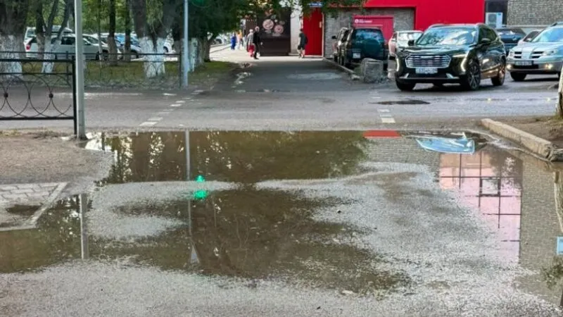 Устранение луж на улице Ерубаева