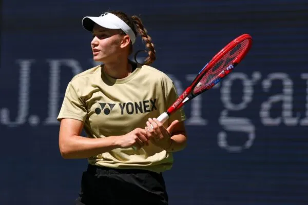 Live-рейтинг WTA возглавила казахстанская теннисистка Елена Рыбакина