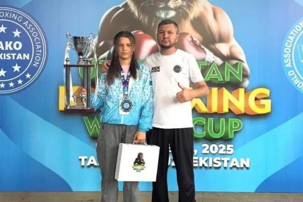 Чемпионкой мира по кикбоксингу стала карагандинка Арина Словестникова