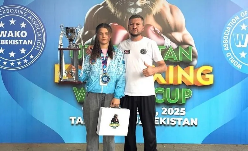 Чемпионкой мира по кикбоксингу стала карагандинка Арина Словестникова