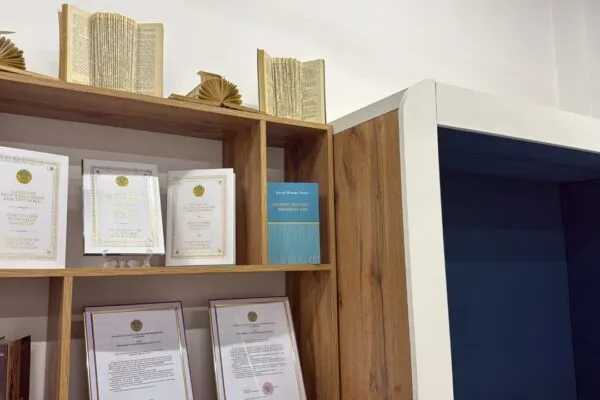 Книги как повод для общения: в Караганде открылась Молодежная библиотека
