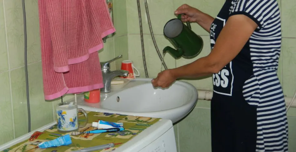 Целый день без воды проведут жители одного из поселков Карагандинской области
