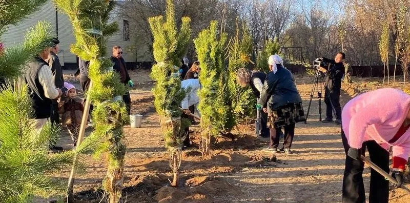 В Карагандинской области открыли новый сквер и высадили тысячи деревьев